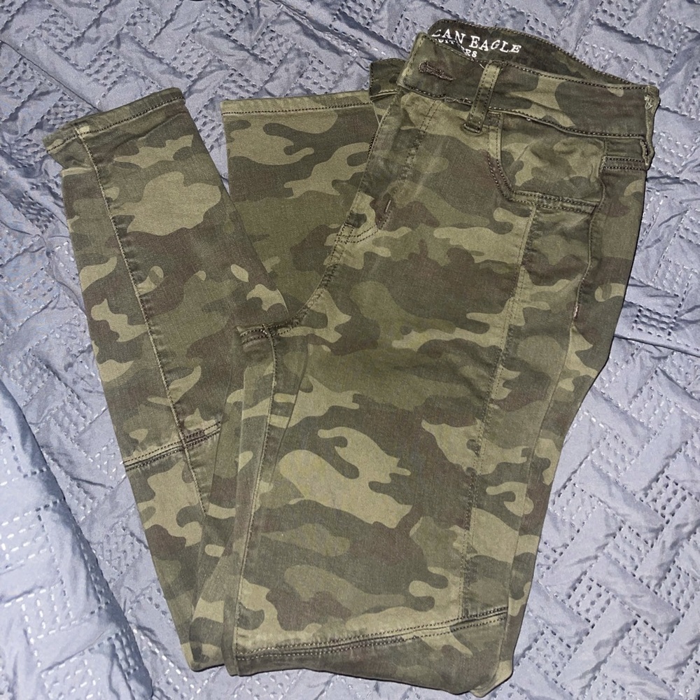 Size 10 American Eagle Camo Jegging. Worn once.